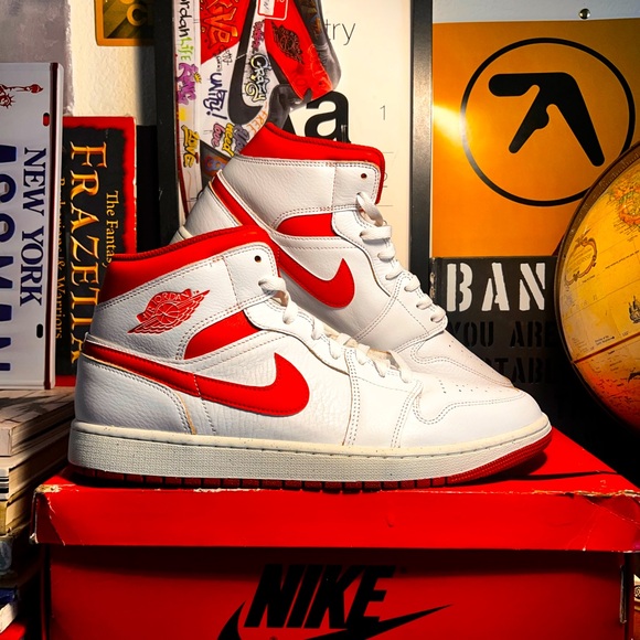 NIKE || AIR JORDAN RETRO 1 MID || SZ12 - Picture 7 of 10